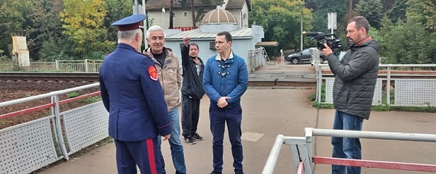 На платформе Есенинская провели рейд по безопасности на железной дороге