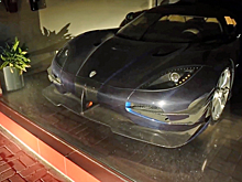 Видео: один из семи Koenigsegg One:1 пылится на складе в Дубае