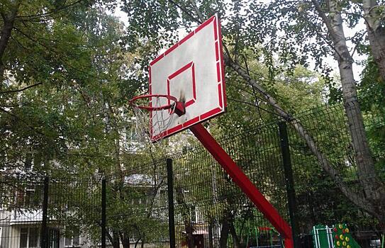 На улице Маршала Конева привели в порядок спортивную площадку