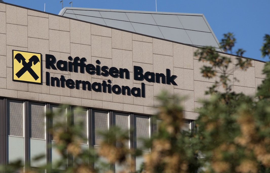 ЦБ Австрии видит «хвостовой риск» в сделке Raiffeisen по покупке доли в Strabag