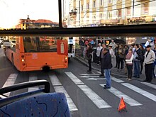Пассажирский автобус столкнулся с легковушкой