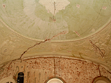 В квартире в центре Москвы частично обрушился потолок