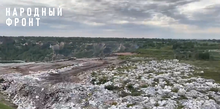 Евгений Светлов поручил срочно ограничить доступ к гигантской свалке у водоема