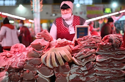 «Ослабление рубля и низкий спрос»: Названы основные причины подорожания свинины