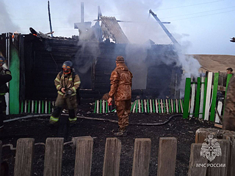В Башкирии при пожаре в частном доме погибли два ребенка и женщина