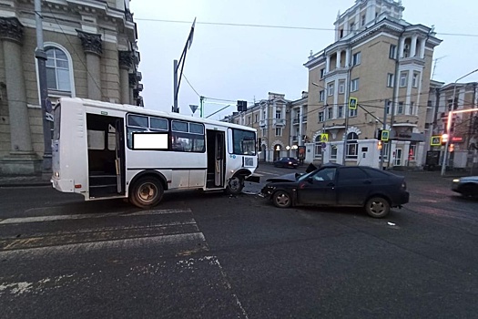 Мужчина погиб в ДТП с автобусом в центре Кургана