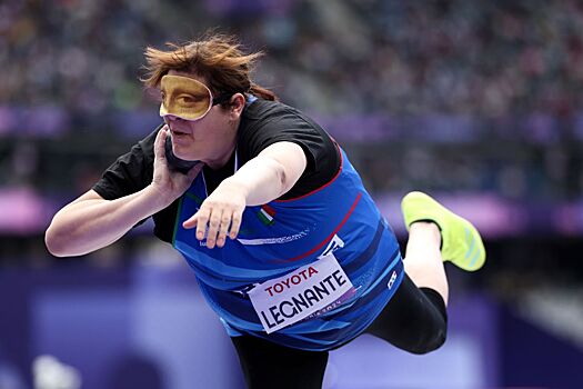 Итальянская легкоатлетка выступила на Паралимпиаде-2024 в маске на глаза с Мона Лизой