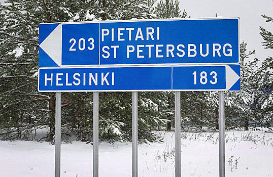 Автомобилистам с российскими номерами в Финляндии напомнили о необходимости покинуть страну до 16 марта