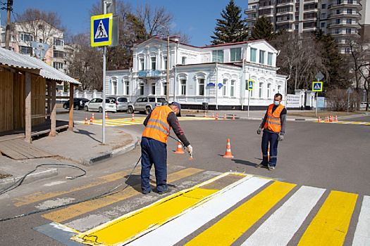 В Благовещенске к летнему сезону обновляют дорожную разметку
