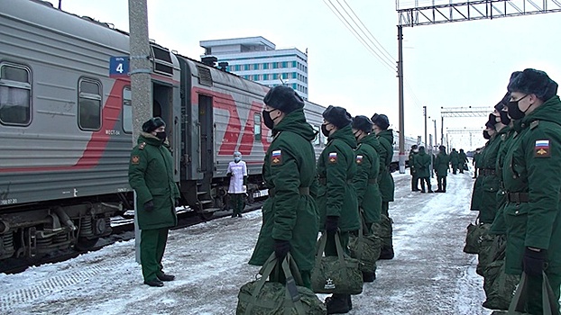 Учебные центры ЦВО отправили эшелоном более 700 младших специалистов в войска 