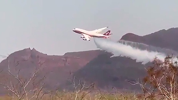 Огромный Supertanker вступил в бой с лесными пожарами Амазонки: видео