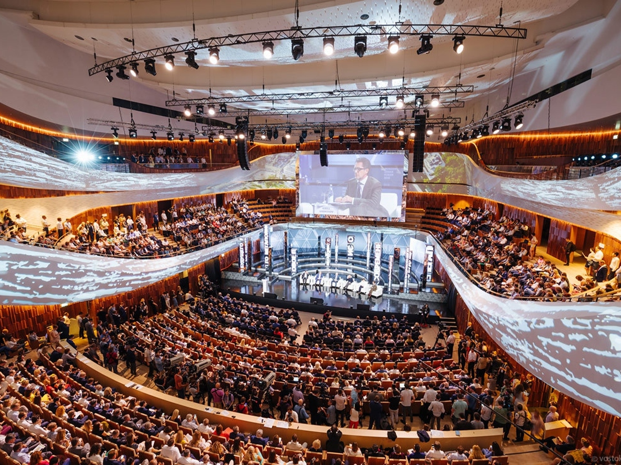 Разговор за столом - МК