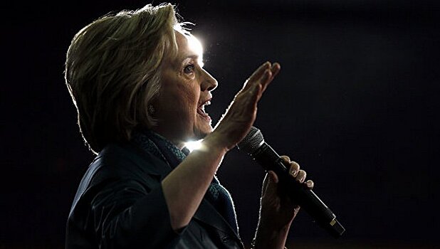 Cкандал с перепиской Клинтон мешает ее предвыборной кампании