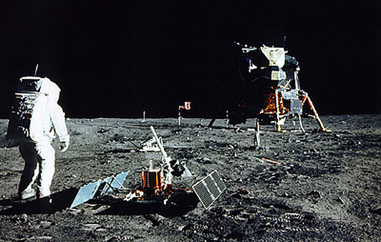 Между наукой и мифами: как индийская лунная программа напомнила о миссии "Аполлон-11"