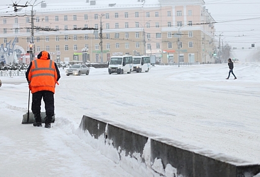 У омича, который убирал снег на улицах города,  прямо из-под носа угнали спецтехнику  