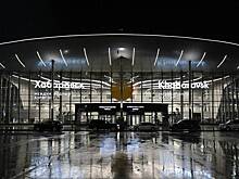 Сотни пассажиров застряли в аэропорту российского города из-за непогоды