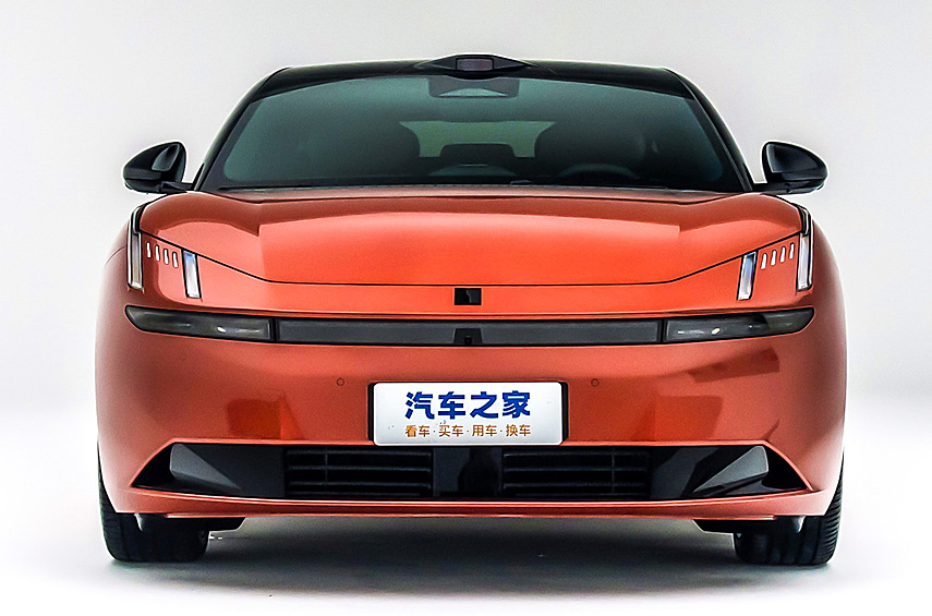 Lynk & Co Z10. Geely и Volvo представили электрический седан на базе Zeekr 001: его презентация прошла в родном для шведской компании Гётеборге. Модернизированный лифтбек поделился с новинкой 800-вольтовой архитектурой, а расстояние между осями у обеих моделей равно 3005 миллиметрам.