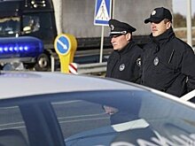 Пьяный полицейский влетел в детскую площадку