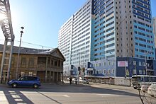 «Проклятый» дом в центре Якутска: Ведерно-выносная система на фоне каменных многоэтажек