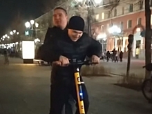 Новые впечатления: слепого парня прокатили на электросамокате от центра Челябинска до ЧТЗ