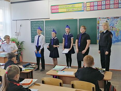 Юные инспектора дорожного движения проэкзаменовали выселковских школьников