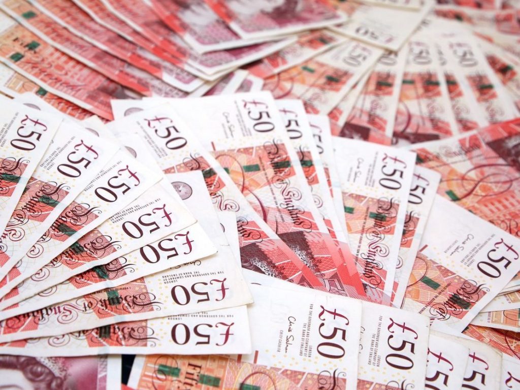 Средний класс Британии потеряет 40 тысяч фунтов стерлингов на налогах