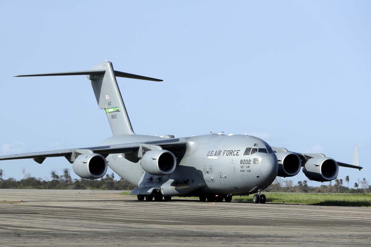 США прямо в небе развернули самолеты с помощью Украине