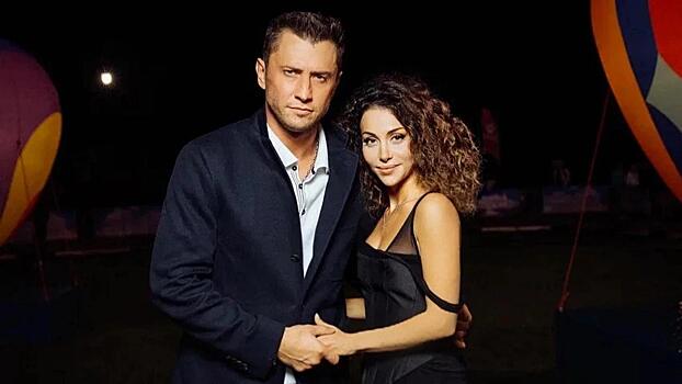 Зепюр Брутян показала романтичное видео с Павлом Прилучным с турецкого пляжа