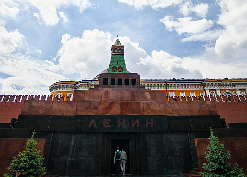 Мавзолей и некрополь Кремлевской стены закроют для посетителей