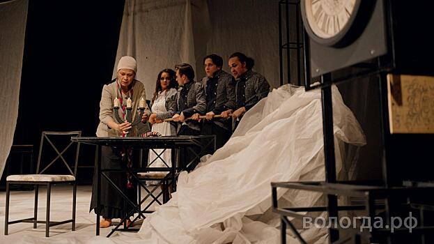 «Горе от ума» в новом прочтении показал Камерный театр Череповца на фестивале «Голоса истории» (12+)