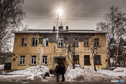 «В потолок смотрела и звёзды видела»: репортаж с самой опасной улицы Новосибирска