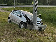 В результате ДТП в Калужской области Opel Corsa обнял столб