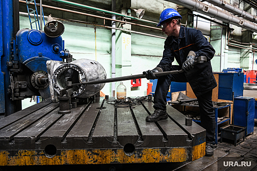 «Ренова» продала Уральский турбинный завод