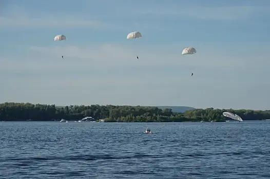 Парашютист поставил новый рекорд России, прыгнув с самым большим флагом ВДВ