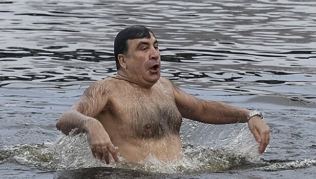 "Смывший грехи" Саакашвили стал звездой соцсетей