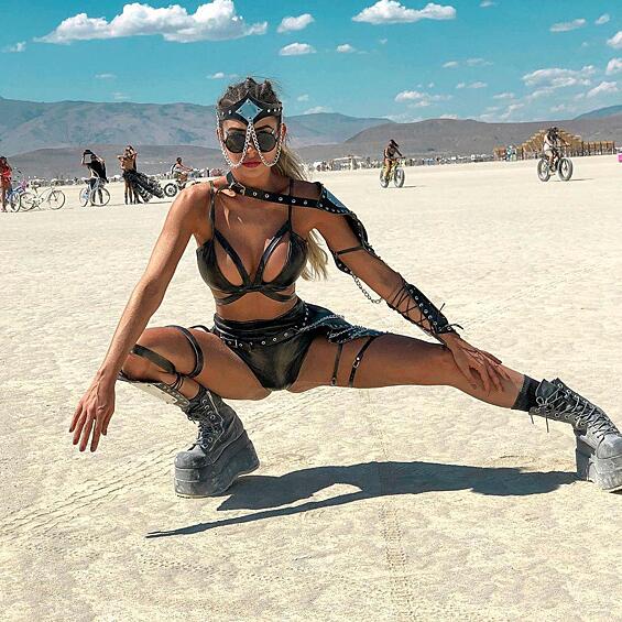 Burning Man привлекает художников, скульпторов, дизайнеров и просто неординарных людей со всего мира.