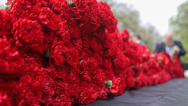 Стихийный мемориал появился в Саратове на месте обнаружения тел молодой пары