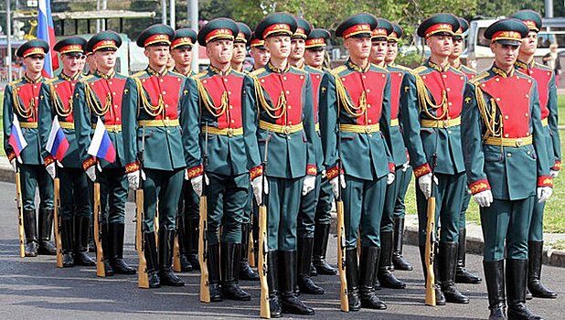 Военнослужащие РФ завершили пешую часть парада в Пекине