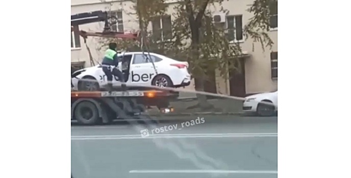 Пьяный ростовчанин пытался угнать свою машину с эвакуатора