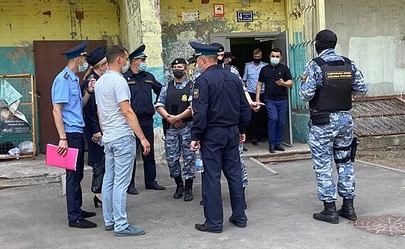 Полицейские не нашли взрывоопасных веществ в квартире казанца, угрожавшего взорвать гранату