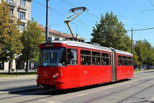 В Новосибирске раскрыли, сколько потратят на уборку остановок трамваев