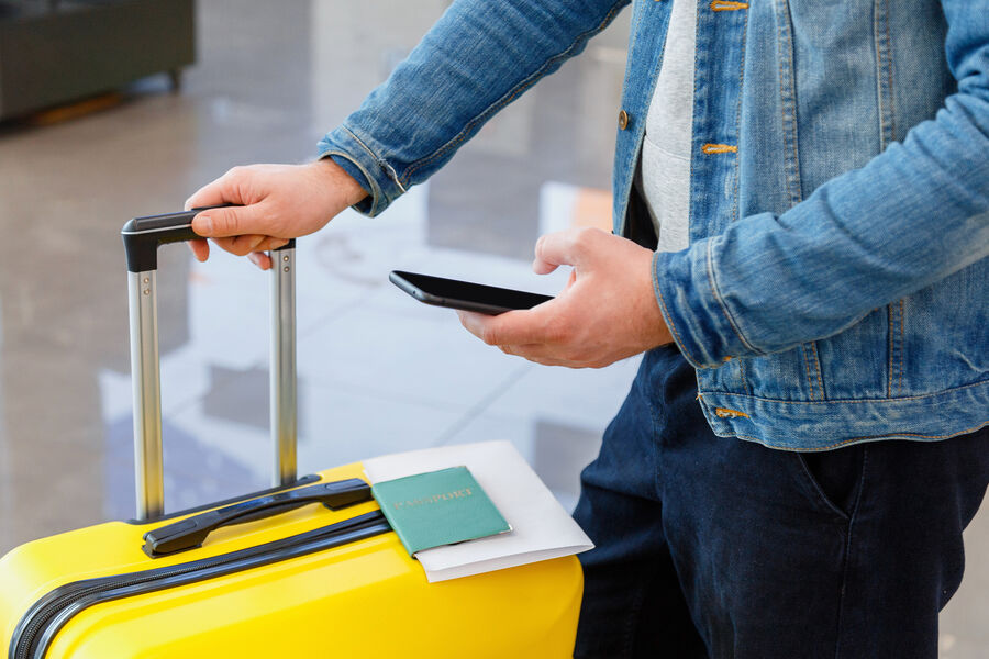 Турист с травмой головы вышел на перекур перед рейсом домой и заблудился