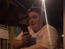 Новый способ борьбы с эвакуатором: залезть на крышу авто и читать лекции