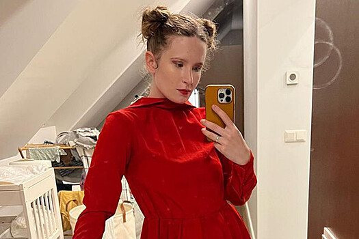 Уехавшая из России певица Монеточка родила второго ребенка