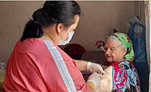 Медицинские бригады помогают пожилым приморцам сделать вакцину от коронавируса