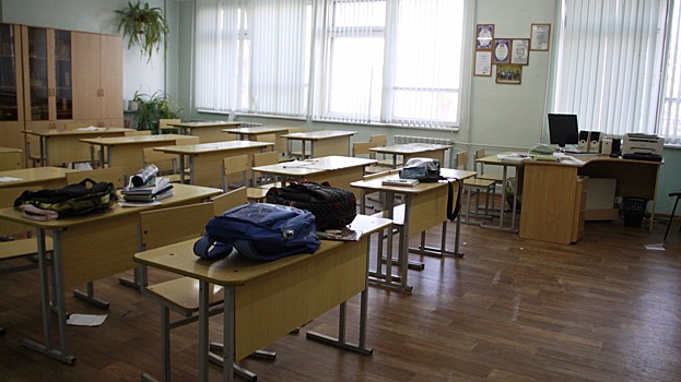 Школьникам Петропавловска-Камчатского продлили каникулы из-за подхода мощного циклона