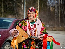 «Я если не пою — соседи беспокоятся»: невероятная история бабушки с балалайкой — символа Академа