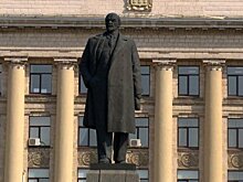 В Пензе на площади Ленина высадили ели и клены