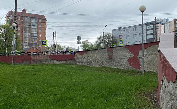 В мэрии Курска прокомментировали отвалившуюся штукатурку памятника «Скорбящая мать»