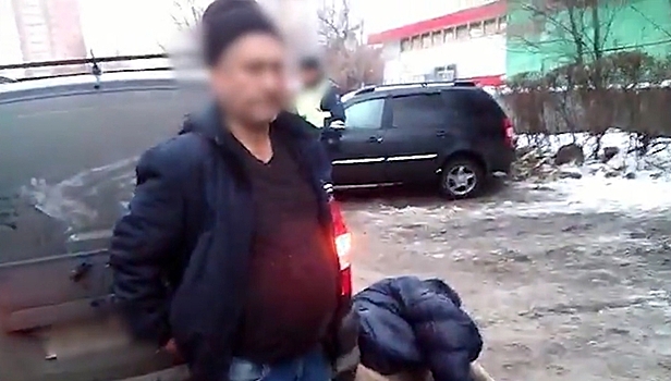 Пьяный водитель без прав ездил по Тольятти с человеком в багажнике